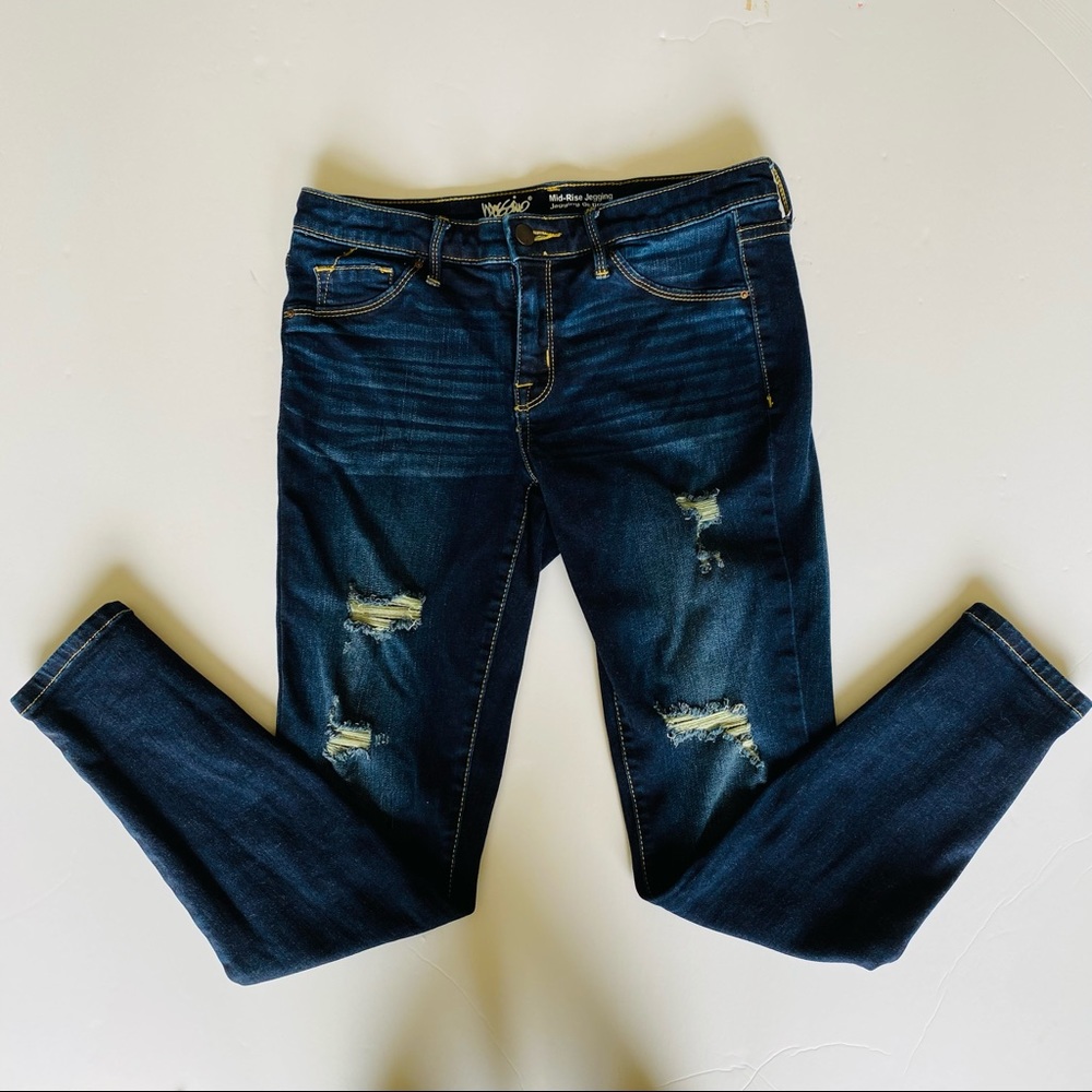 Mossimo, mid-rise distressed jegging, size 6